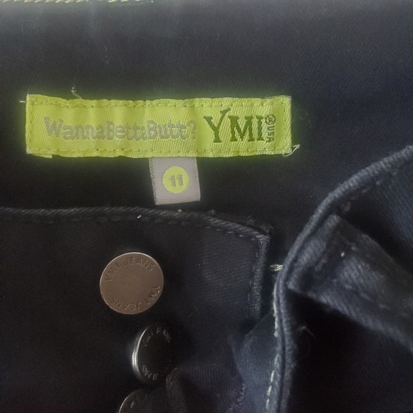 YMI - Shorts - Picture 3 of 3